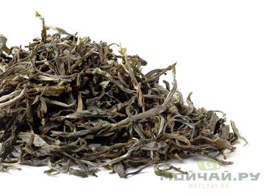 Loose Leaf Raw Puer Fengqing Dashu Shaiqing Sheng Cha Sheng Puer from the Big Tea Trees of Fengqing County