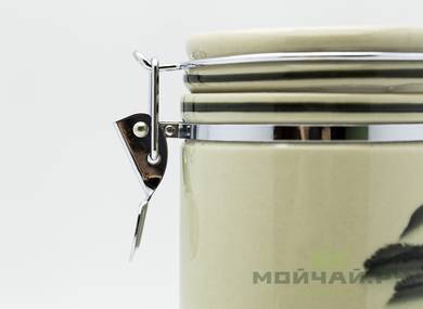 Tea caddy # 21089 porcelain with clasp lockneck